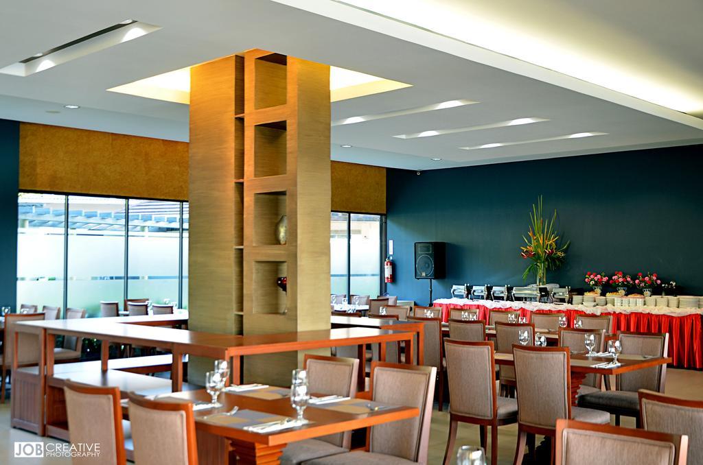 Rivermount Hotel y Resort Sarrat Exterior foto