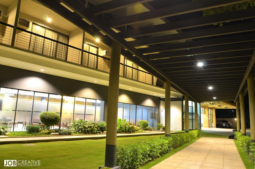 Rivermount Hotel y Resort Sarrat Exterior foto