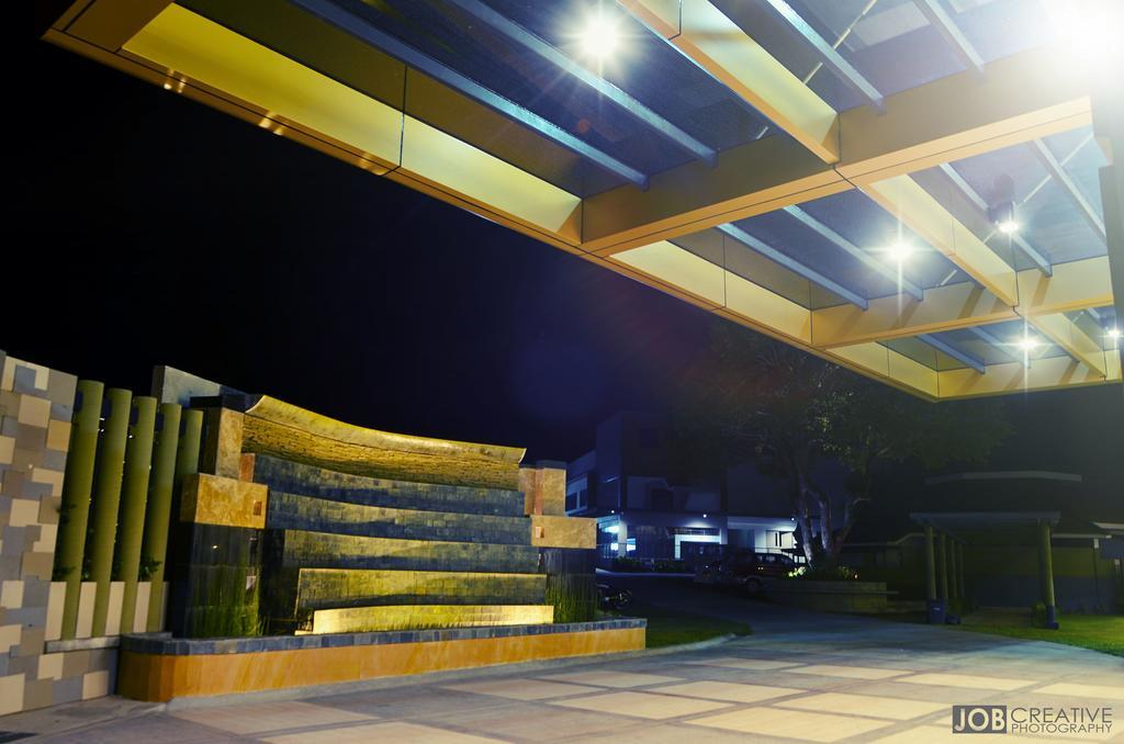 Rivermount Hotel y Resort Sarrat Exterior foto