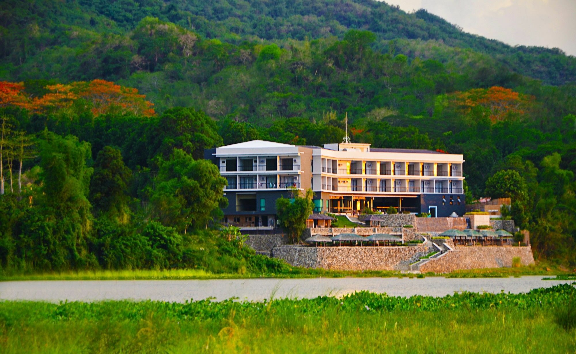 Rivermount Hotel y Resort Sarrat Exterior foto